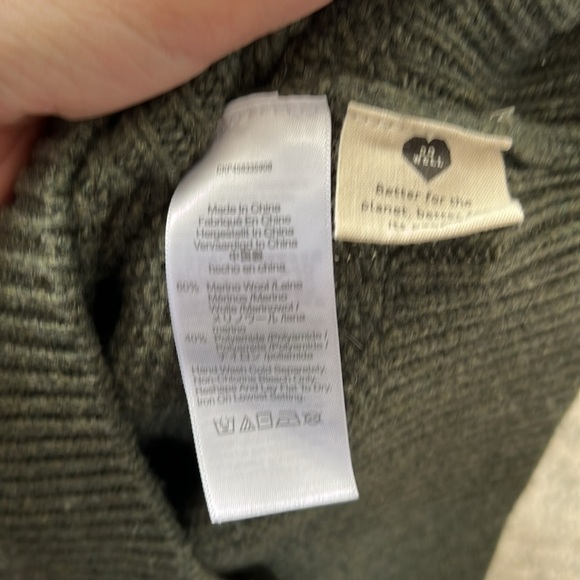 Hollydene Ruffle-Shoulder Pullover Sweater - Picture 5 of 6